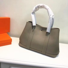 Малка чанта за градинско парти Hermes, 31 см, цвят „слоново сиво“