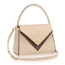 Чанта Louis Vuitton с двоен V-образен профил, изработена от мека телешка кожа.