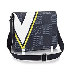 Чанта Louis Vuitton N44002 District PM през рамо Damier Cobalt Canvas